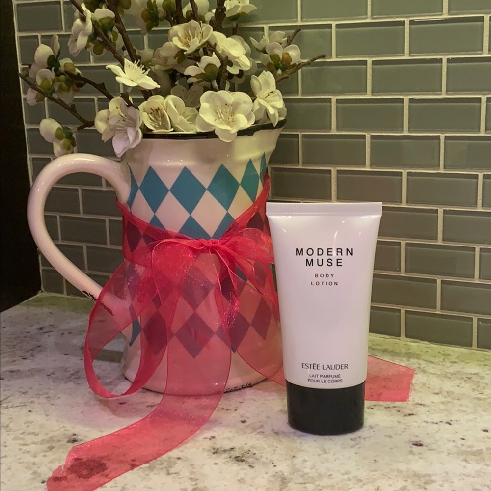 Estée Lauder Modern Muse Body Lotion